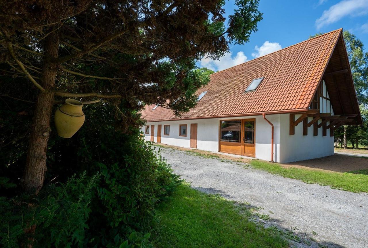 Apartamenty Stodola Jezierzany Exterior foto